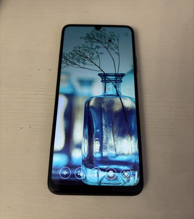 Продам смартфон HUAWEI NOVA Y70