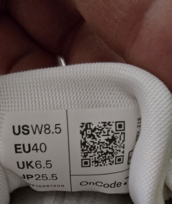 Продам новые кроссовки On