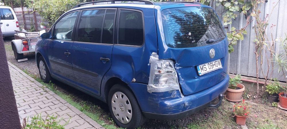 Vând VW Touran 2005 , motor 1,9 TDI  seria BKC