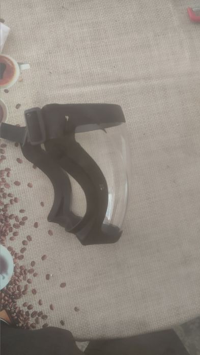 Предпазна маска,като чиста нова