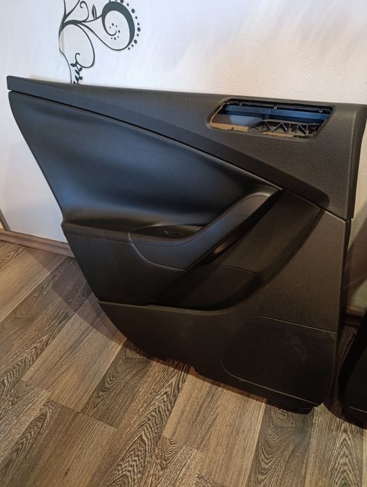 Кори за задните врати на Passat B6 Комби