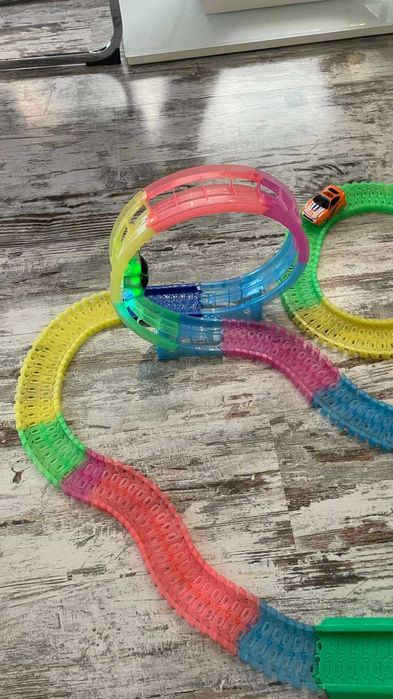 Писта с колички на батерии!