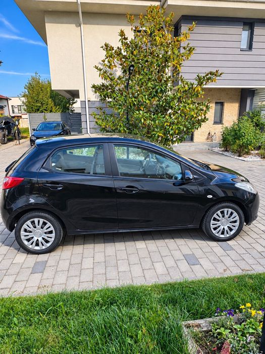 MAZDA 2 2010 — imagine 3