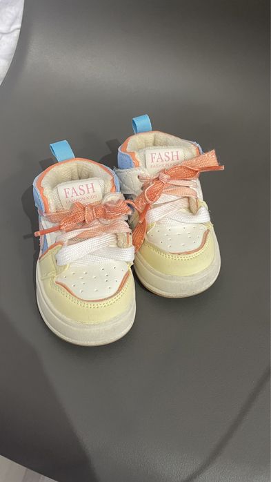 Детская обувь / сандалии и кроссовки