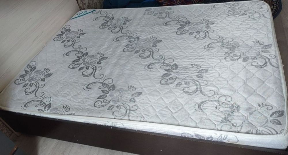 Продаю матрас в хорошем состоянии