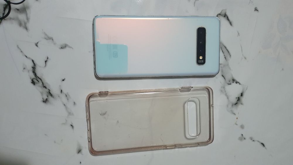 Samsung S10 в хорошем состояний