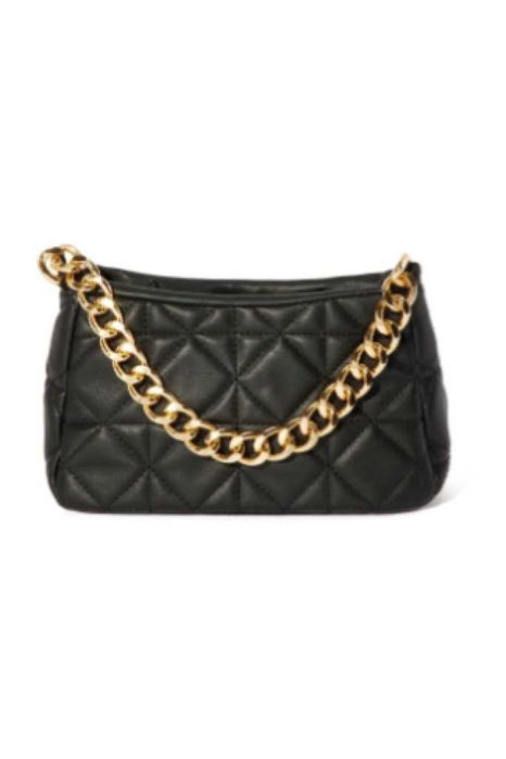 Стилна черна ватирана чанта със златиста дръжка тип едър синджир