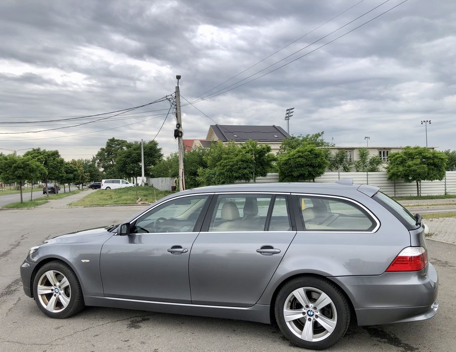 BMW  Seria 5, model  530 xDrive  Touring  4x4