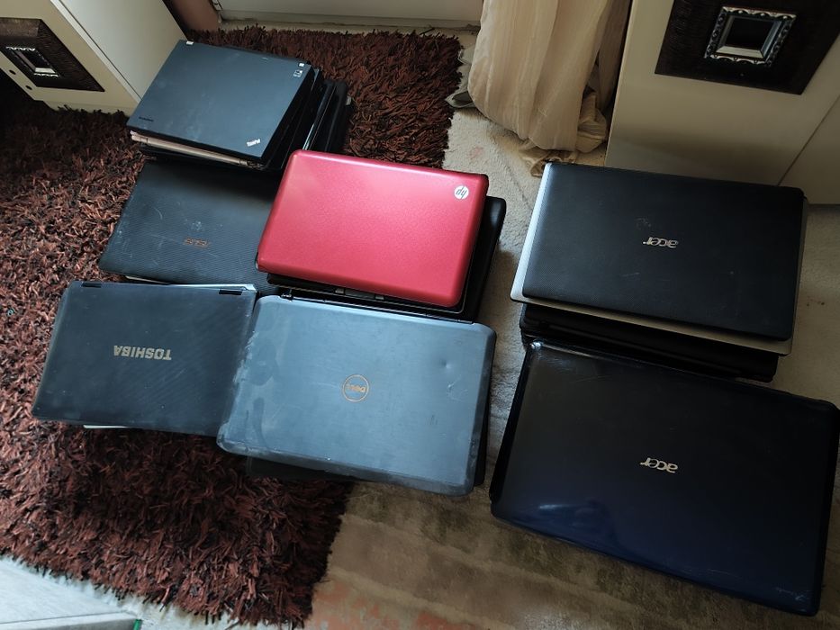 Около 50 лаптопа за части