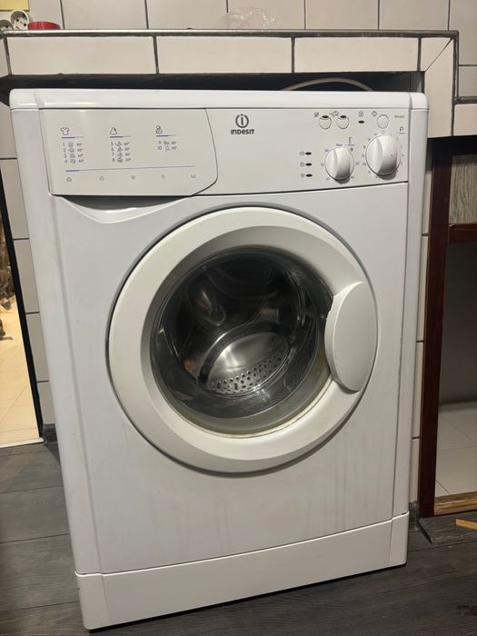 Пералня Indesit.