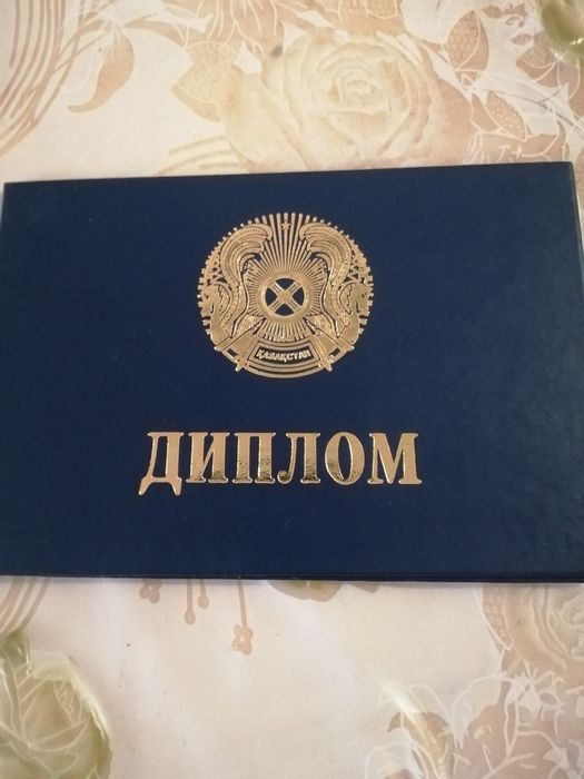 Поклейка обоев, покраска