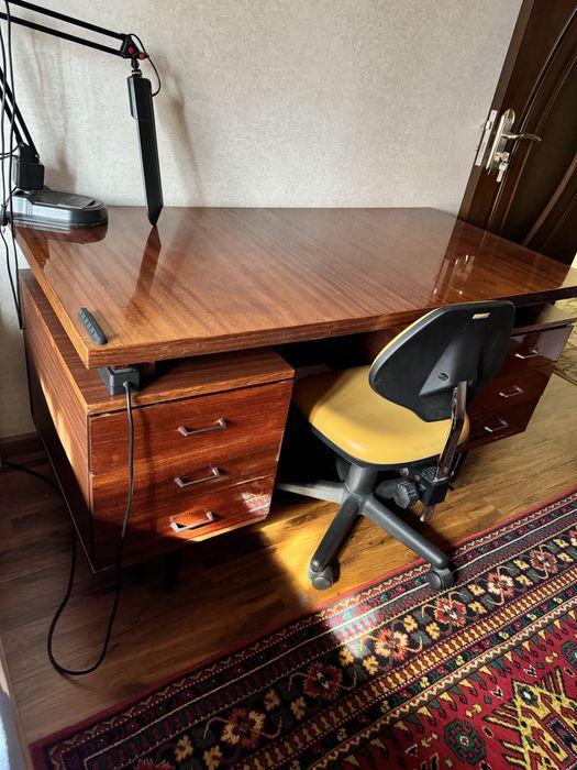 Письменный стол, из хорошего дерева