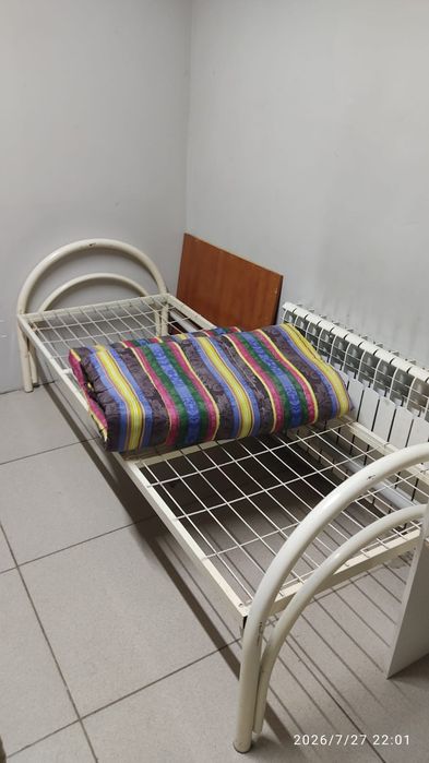 Продаются кровати , кресло