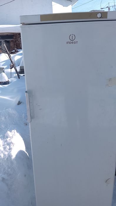 Продам морозилку индезит