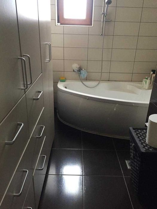 Vand apartament 3 camere