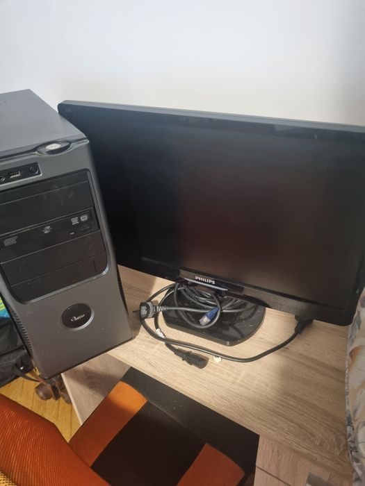 Настолен компютър със монитор