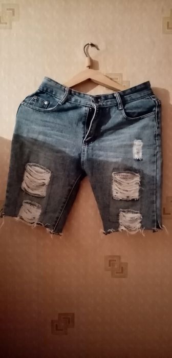 Продаётся женская одежда, на худенькую девушку.