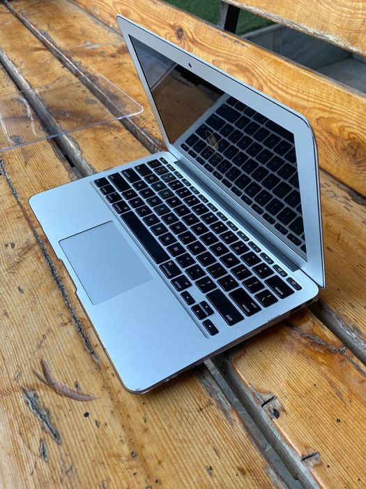MacBook air 11.6 дюйм/ тонкий , лёгкий , удобный