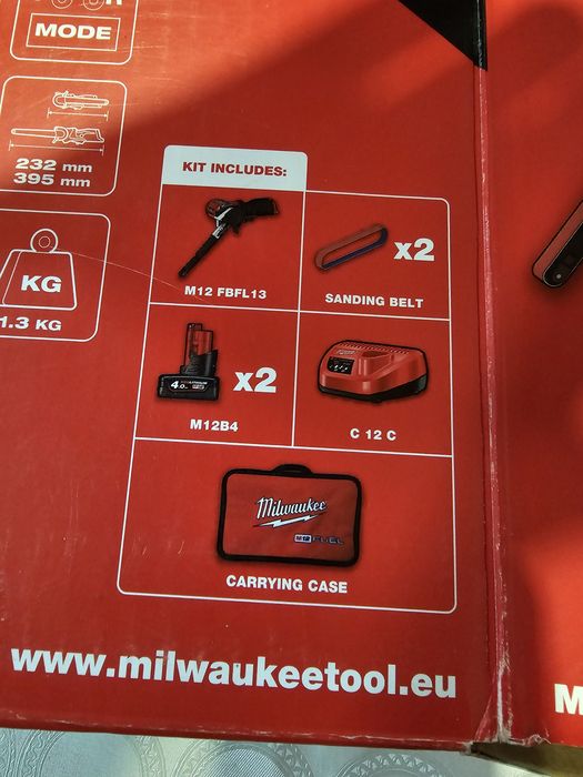 Masina de slefuit cu banda milwaukee m12 FBFL13-402B