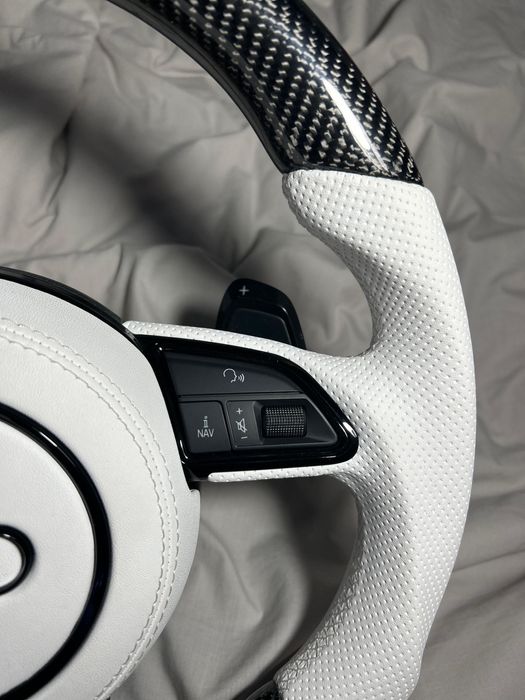 Volan Audi Carbon A1/A2/A3/A4/A5/A6/A7/A8/Q3/Q5/Q7/S/RS Alb/Negru