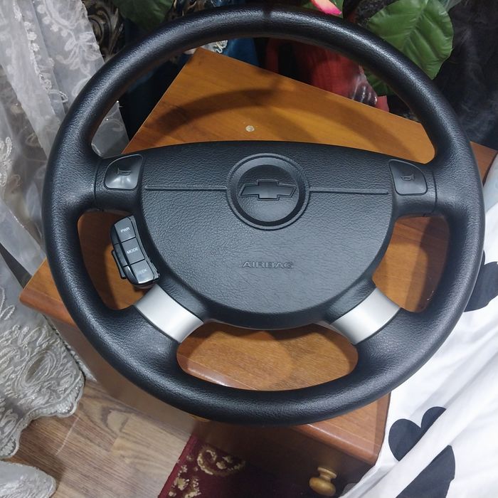 A'lo holatdagi jentrani ruli sotiladi.