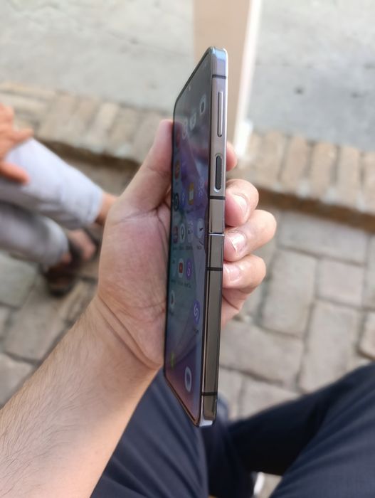 Samsung galaxy Z flip 5