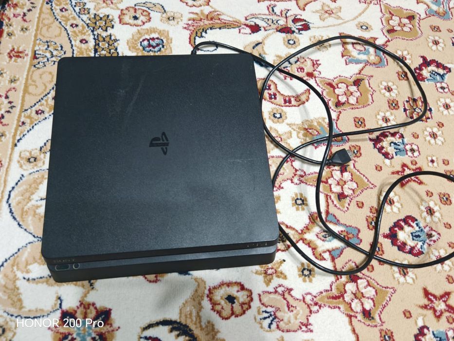 Продам ps4 slim, срочно