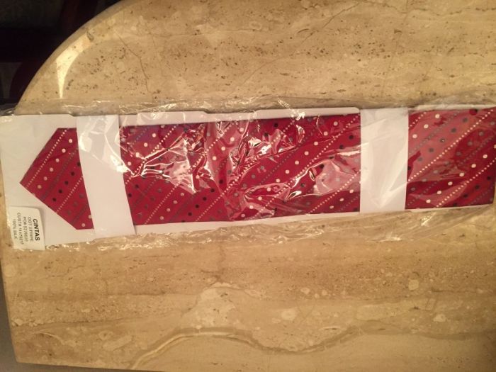 Продавам нова вратовръзка 100% коприна естествена