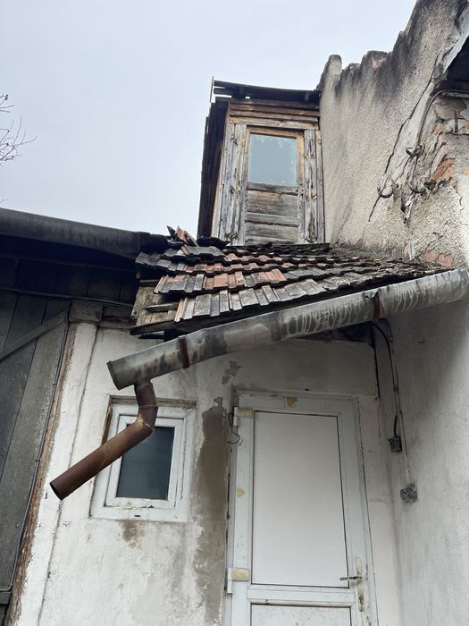 Vand apartament in casa