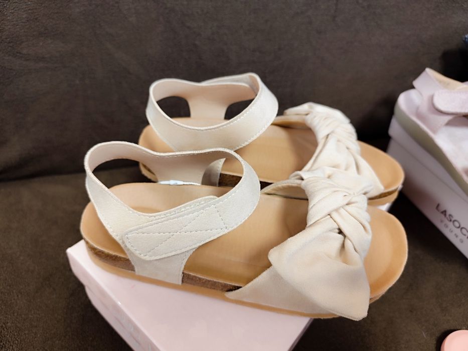 Нови сандали за момиче