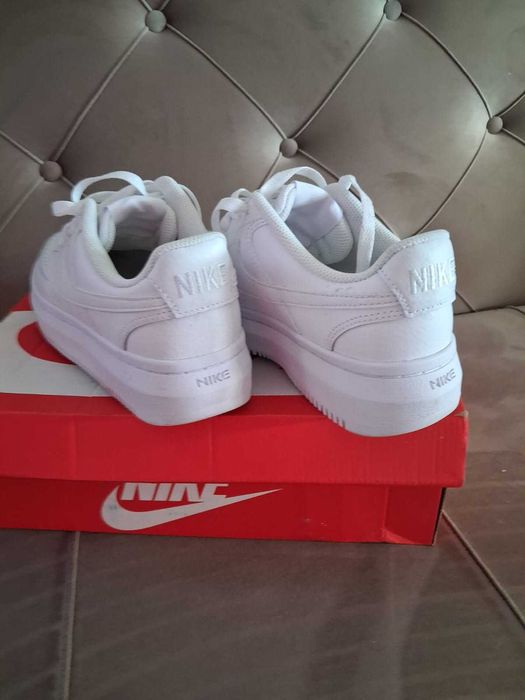 Tenişi Nike Pantofi de damă Court Vision Alta Triple White DM0113-100