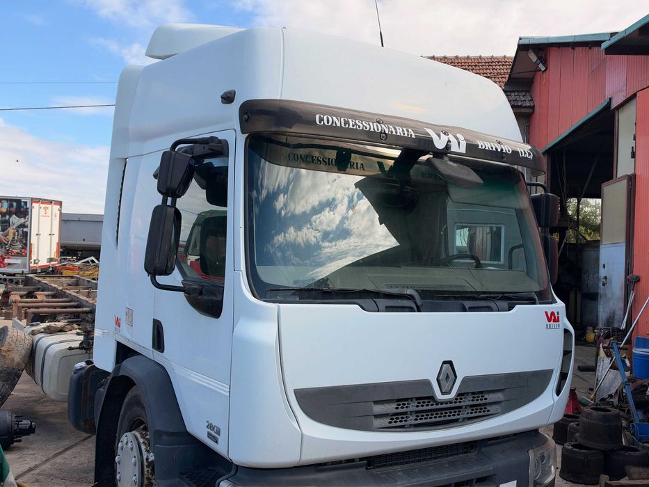 Cabina Renault Midlum din dezmembrari ( + capota + bara + scaune etc ) din dezmembrari