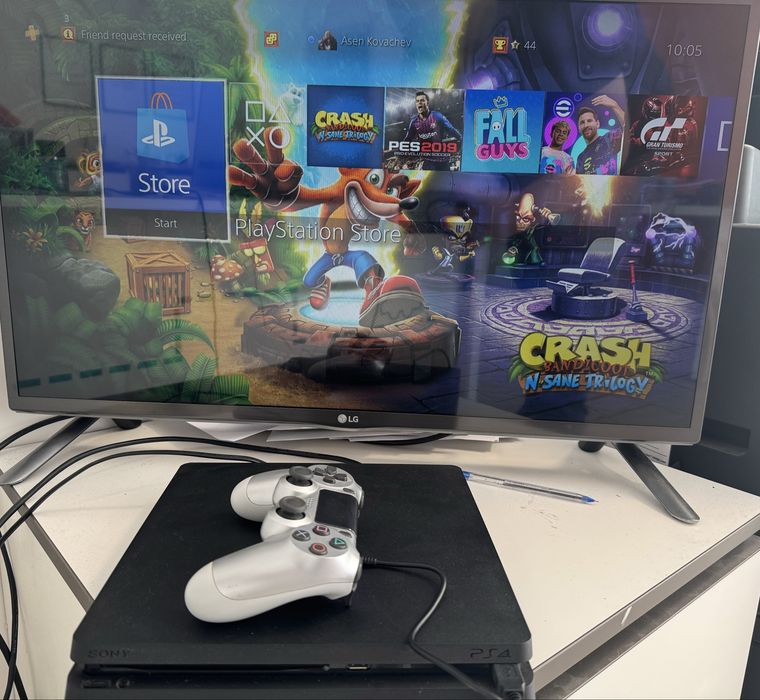 Playstation 4 1TB+2 оригинални джойстика