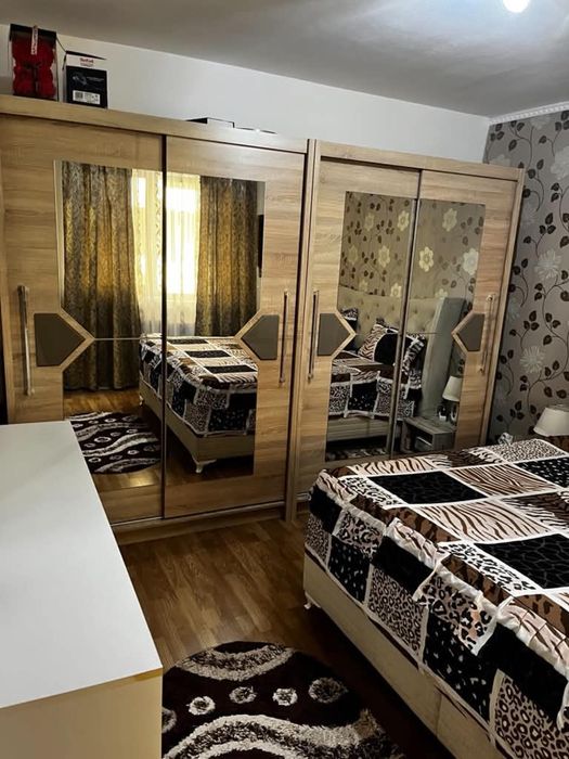 Vand apartament in floresti