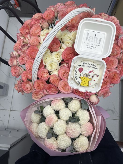 Продам цветы 101 роза + ещё один букет