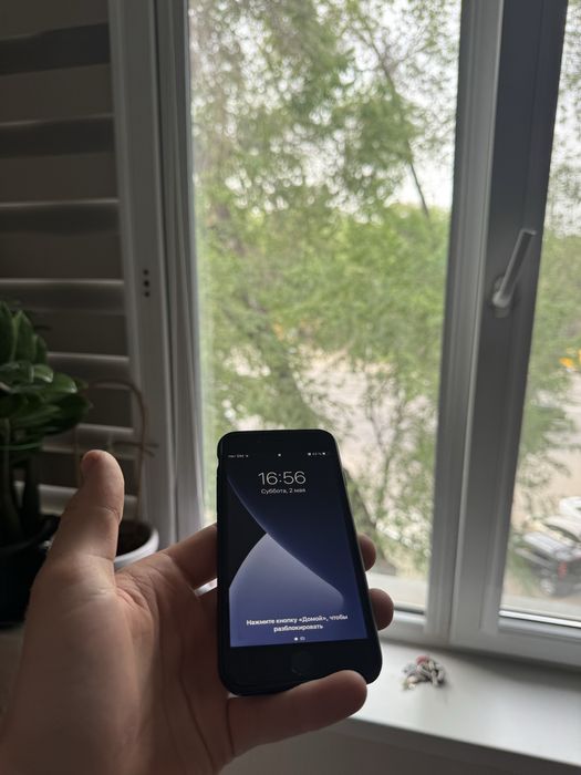 Продам айфон 7.