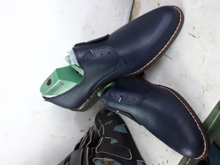 Confecții și reparații încălțăminte .Vopsim geci din piele .