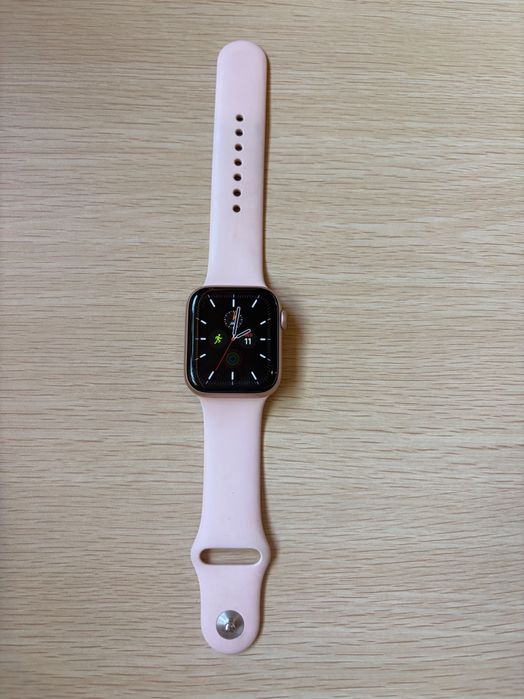 Apple Watch Series 4 pink