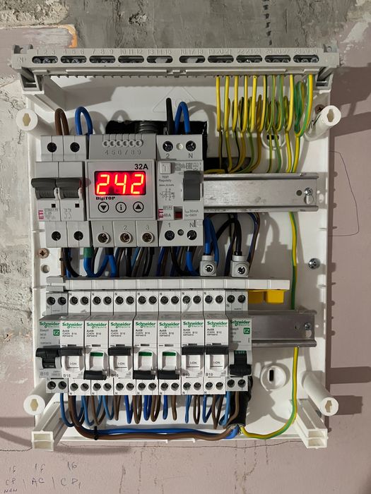 Electrician interventii rapide. Montaj instaltii complete.