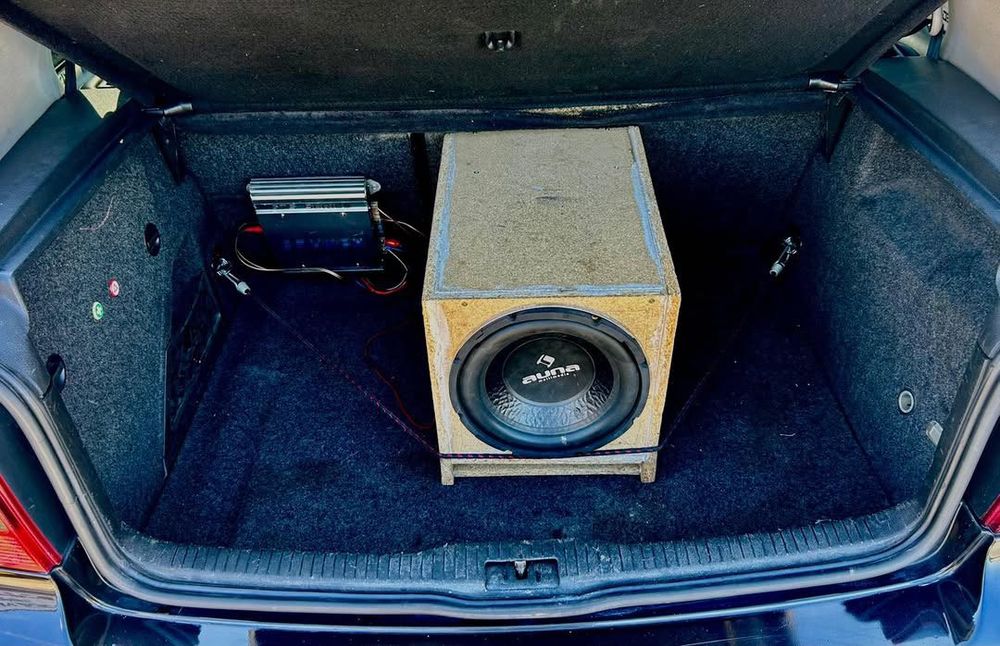 Бас каса Auna 8” с усилвател Crunch 320w