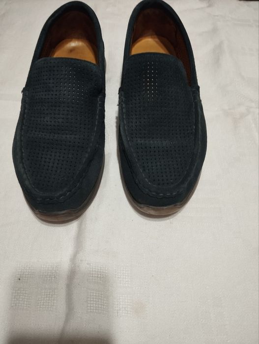 Продается мужская обувь 39 40 размера.