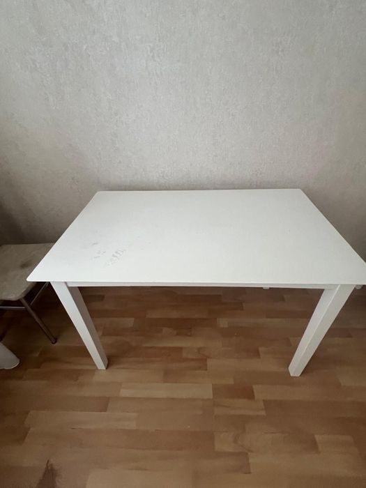 Кухонный стол и 3 стула