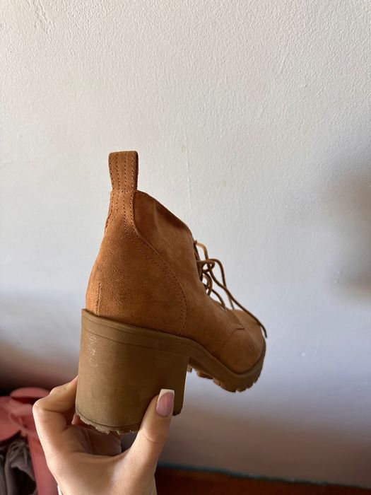 Чисто нови обувки боти H&M