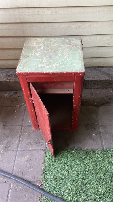 Продаю сейф металический