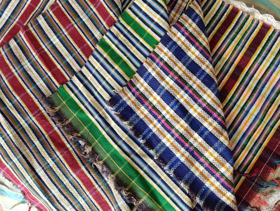 Ръчно тъкан и нашиван автентичен текстил