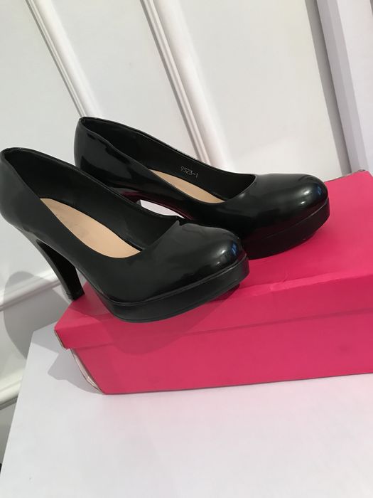 Туфли продам новые