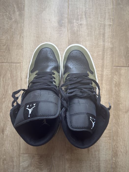 Air Jordan 1 Mid “Black/White/Olive” кецове