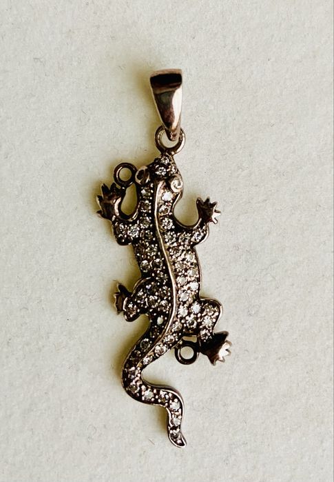 Pandantiv din argint in forma de soparla cu pietre