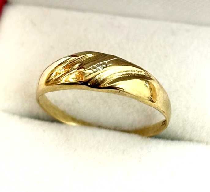 Inel din aur galben 8K cu diamant