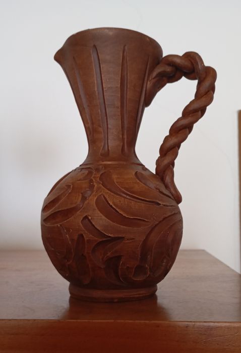 Bibelou mat nou,vas din ceramica cu toartă împletită !  50 lei ambele !